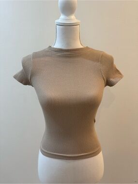 Ribbed Seamless Short Sleeve Crewneck Top - Camel